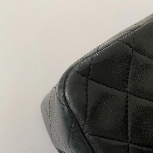 SOLD Chanel Vintage Small Classic Flap Lambskin - Picture 14 of 17